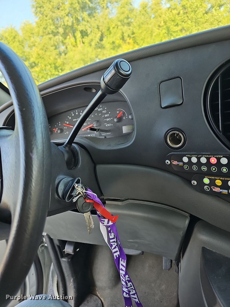image for item DN8721 2007 Ford E450  shuttle bus