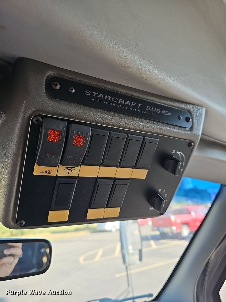 image for item DN8721 2007 Ford E450  shuttle bus