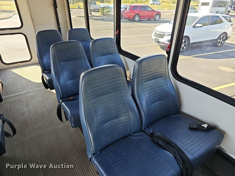 image for item DN8721 2007 Ford E450  shuttle bus