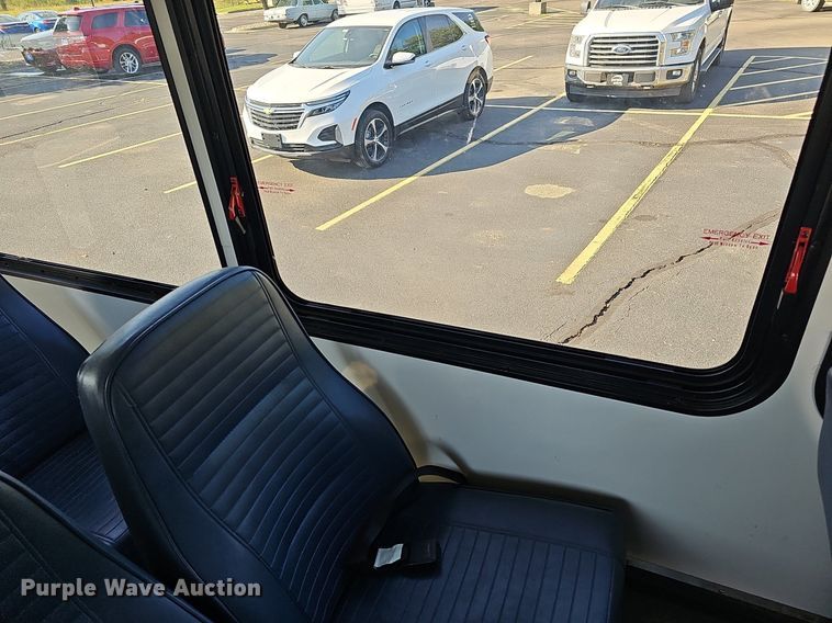 image for item DN8721 2007 Ford E450  shuttle bus