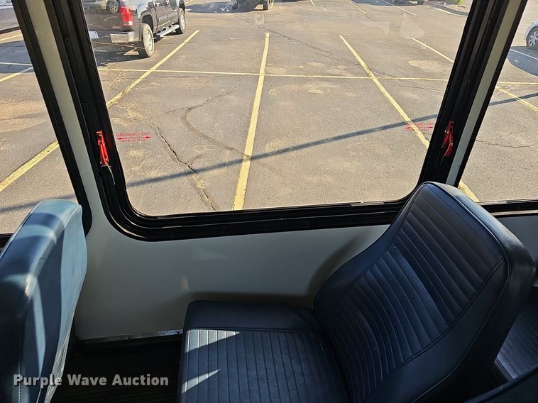 image for item DN8721 2007 Ford E450  shuttle bus