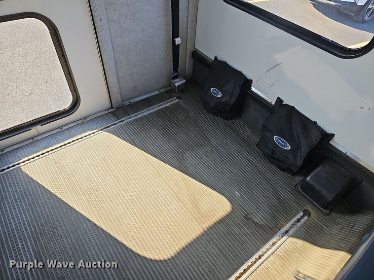 image for item DN8721 2007 Ford E450  shuttle bus