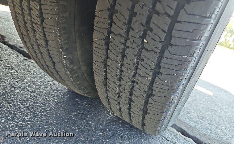 image for item DN8721 2007 Ford E450  shuttle bus