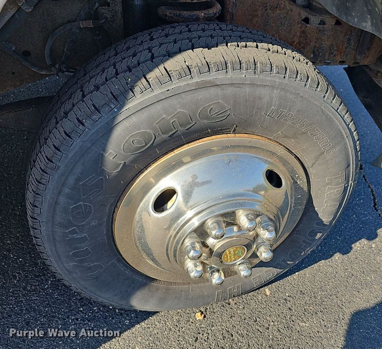 image for item DN8721 2007 Ford E450  shuttle bus