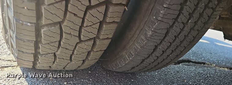 image for item DN8721 2007 Ford E450  shuttle bus