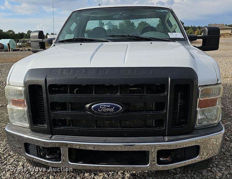 image for item DN8722 2010 Ford F250 Super Duty  flatbed pickup truck