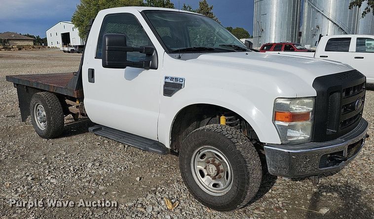 image for item DN8722 2010 Ford F250 Super Duty  flatbed pickup truck