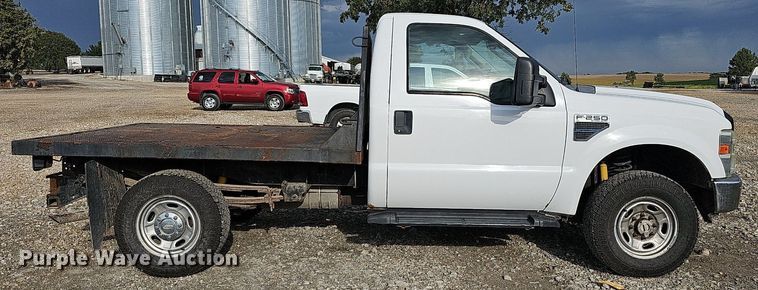 image for item DN8722 2010 Ford F250 Super Duty  flatbed pickup truck