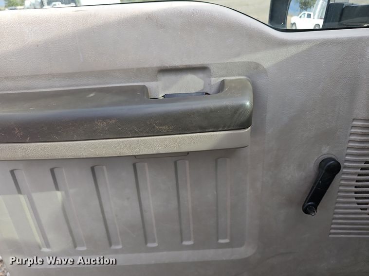 image for item DN8722 2010 Ford F250 Super Duty  flatbed pickup truck