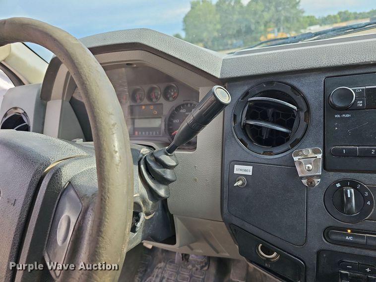 image for item DN8722 2010 Ford F250 Super Duty  flatbed pickup truck