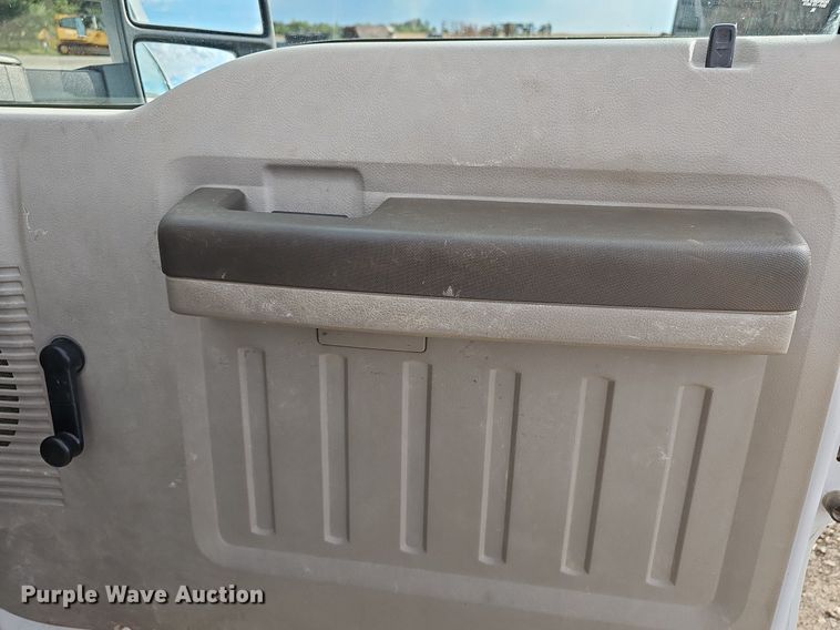 image for item DN8722 2010 Ford F250 Super Duty  flatbed pickup truck