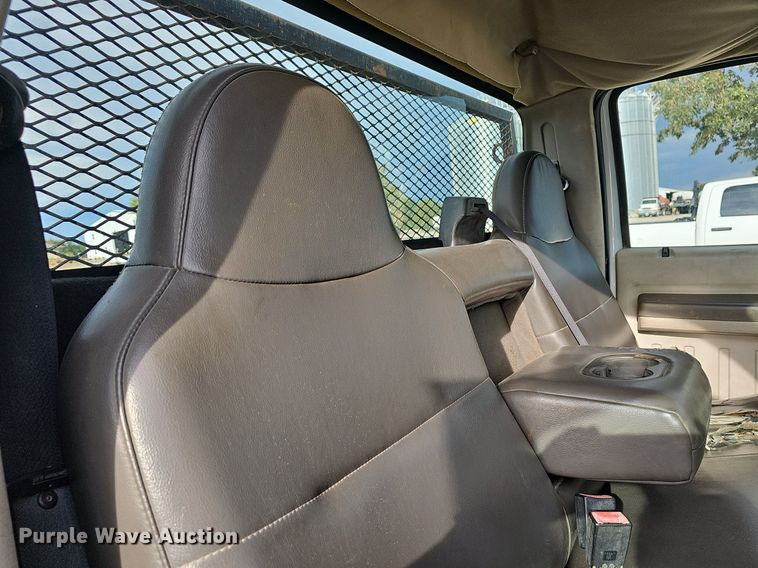 image for item DN8722 2010 Ford F250 Super Duty  flatbed pickup truck