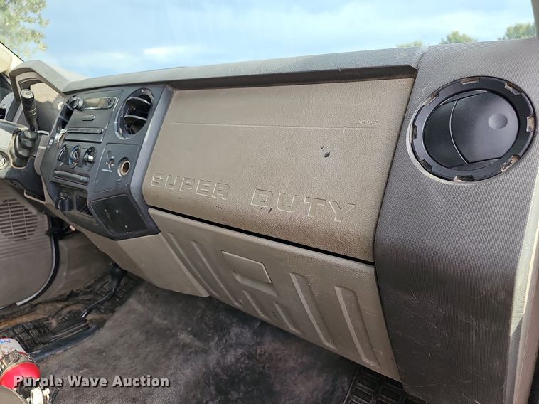 image for item DN8722 2010 Ford F250 Super Duty  flatbed pickup truck