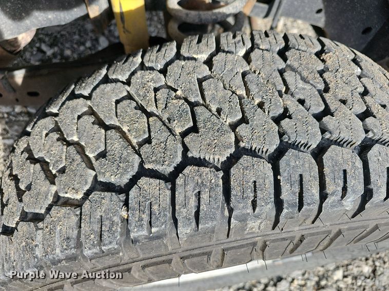 image for item DN8722 2010 Ford F250 Super Duty  flatbed pickup truck