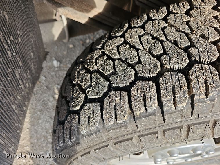 image for item DN8722 2010 Ford F250 Super Duty  flatbed pickup truck