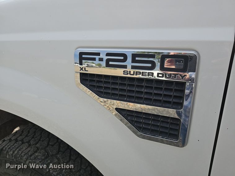 image for item DN8722 2010 Ford F250 Super Duty  flatbed pickup truck