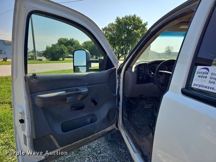 image for item DO2861 2008 Chevrolet Silverado 2500HD  Ext. Cab utility bed pickup truck