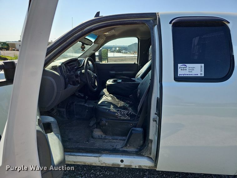 image for item DO2861 2008 Chevrolet Silverado 2500HD  Ext. Cab utility bed pickup truck