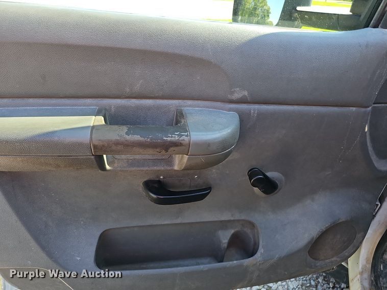 image for item DO2861 2008 Chevrolet Silverado 2500HD  Ext. Cab utility bed pickup truck