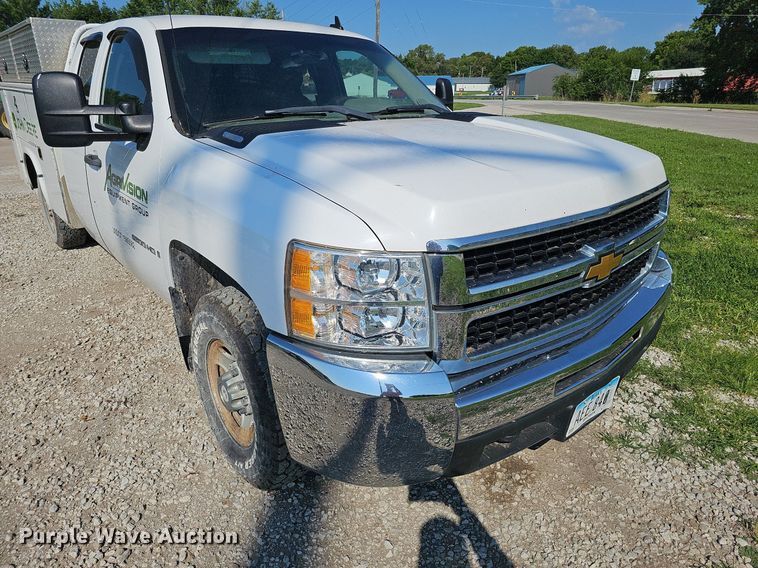 image for item DO2861 2008 Chevrolet Silverado 2500HD  Ext. Cab utility bed pickup truck