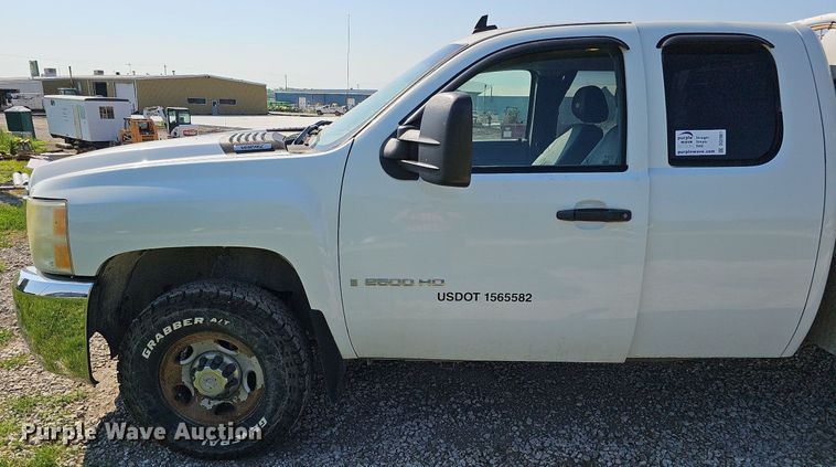 image for item DO2861 2008 Chevrolet Silverado 2500HD  Ext. Cab utility bed pickup truck