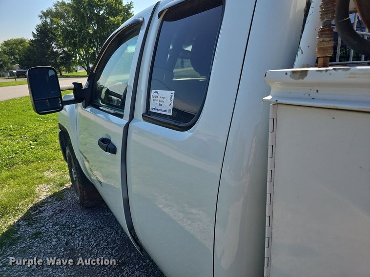 image for item DO2861 2008 Chevrolet Silverado 2500HD  Ext. Cab utility bed pickup truck