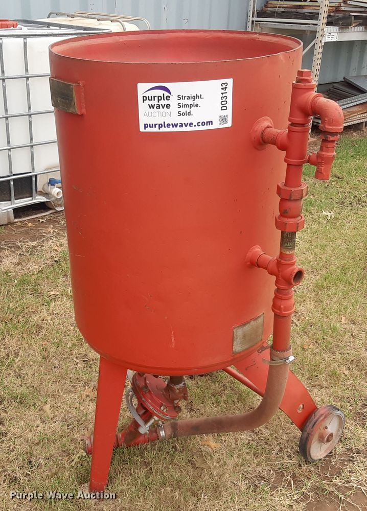 image for item DO3143 Clemco  sand blasting pot