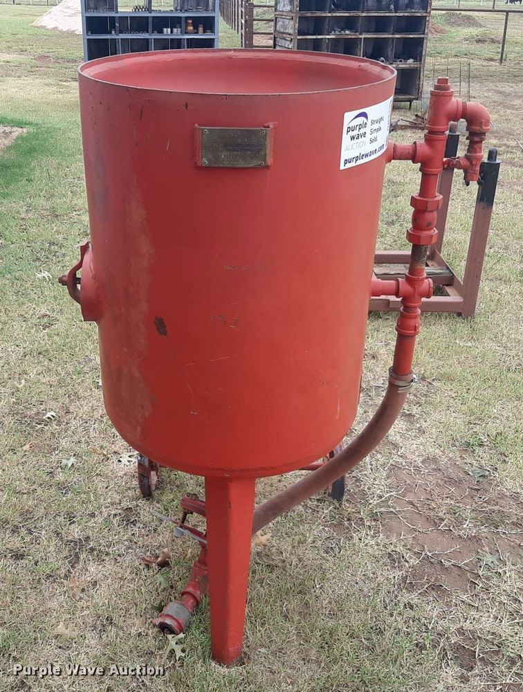 image for item DO3143 Clemco  sand blasting pot