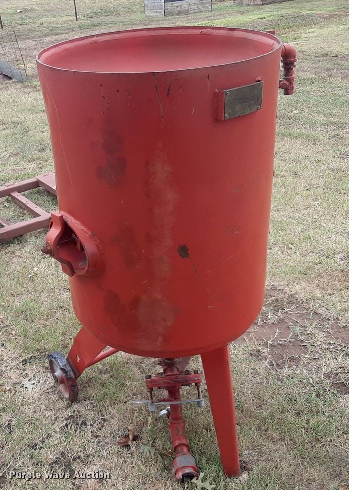 image for item DO3143 Clemco  sand blasting pot