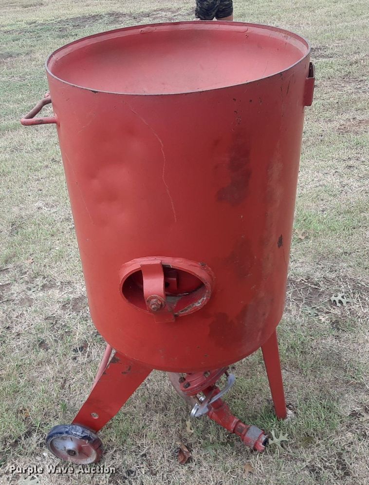 image for item DO3143 Clemco  sand blasting pot