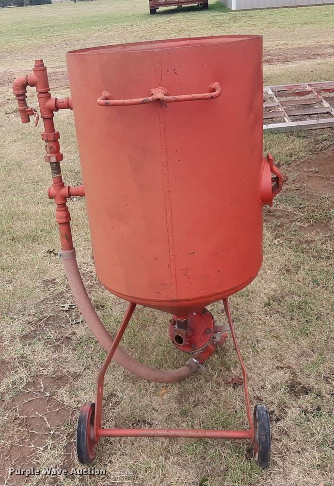 image for item DO3143 Clemco  sand blasting pot