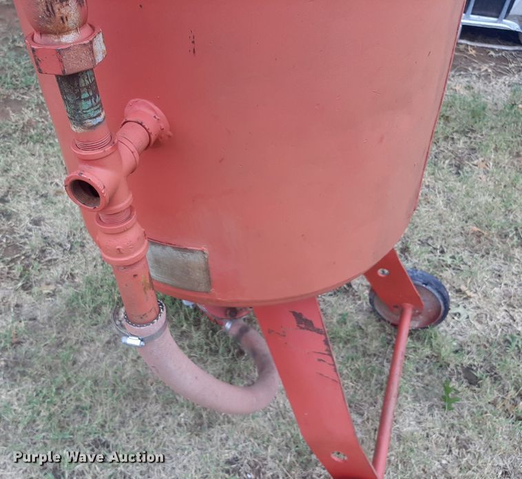 image for item DO3143 Clemco  sand blasting pot