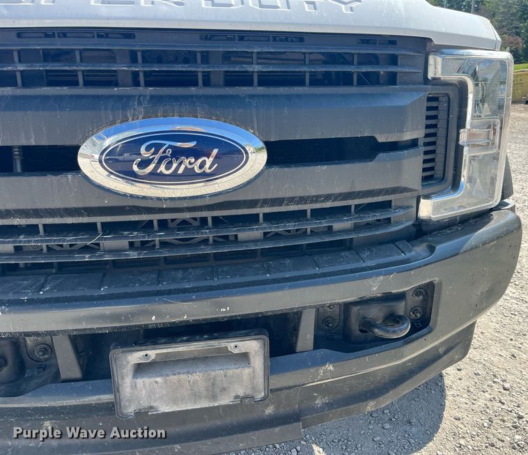 image for item DP2061 2017 Ford F550 Super Duty XL  truck cab and chassis