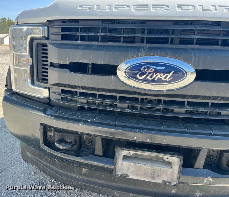 image for item DP2061 2017 Ford F550 Super Duty XL  truck cab and chassis