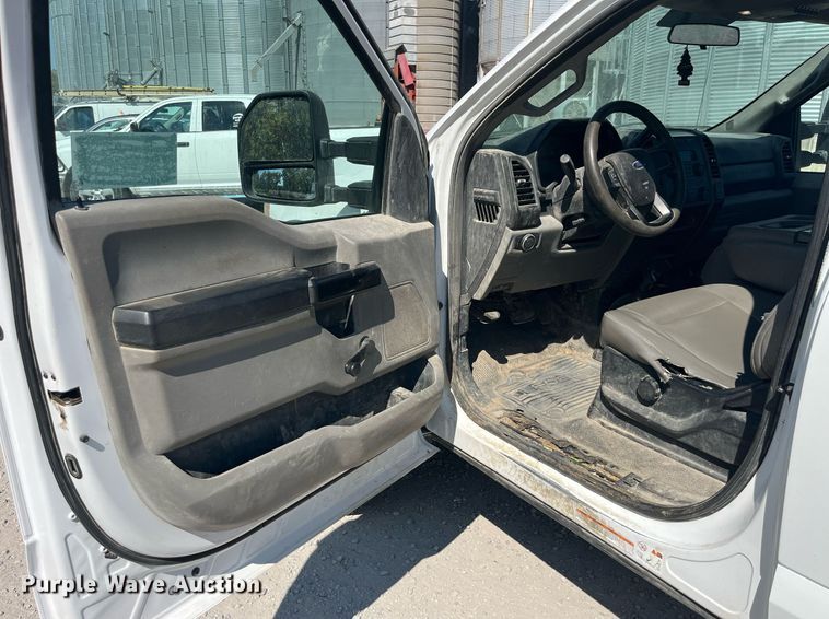 image for item DP2061 2017 Ford F550 Super Duty XL  truck cab and chassis