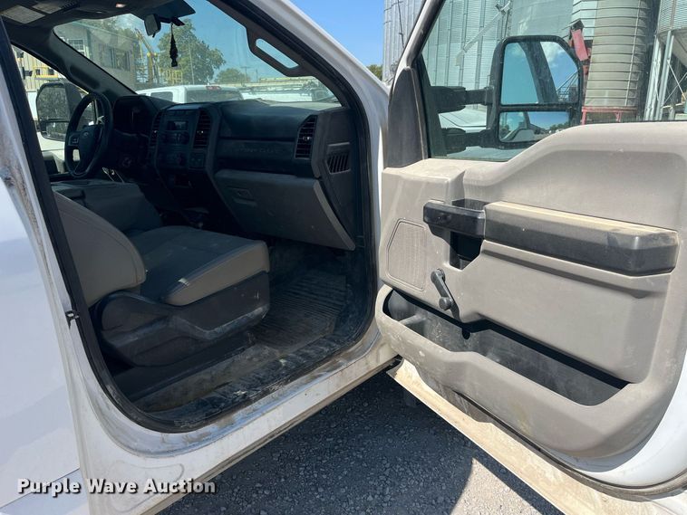 image for item DP2061 2017 Ford F550 Super Duty XL  truck cab and chassis