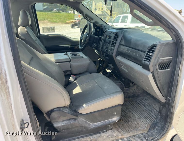 image for item DP2061 2017 Ford F550 Super Duty XL  truck cab and chassis