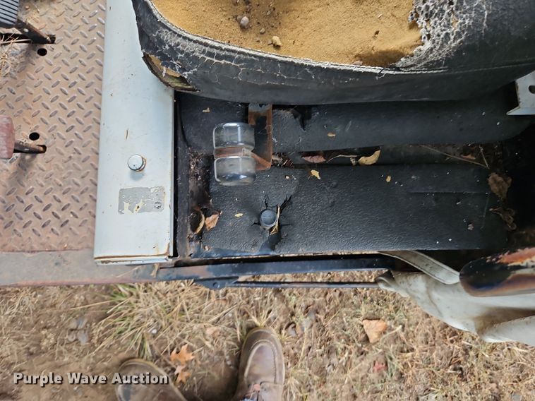 image for item DP2382 1989 Cushman 898459-8920  utility vehicle