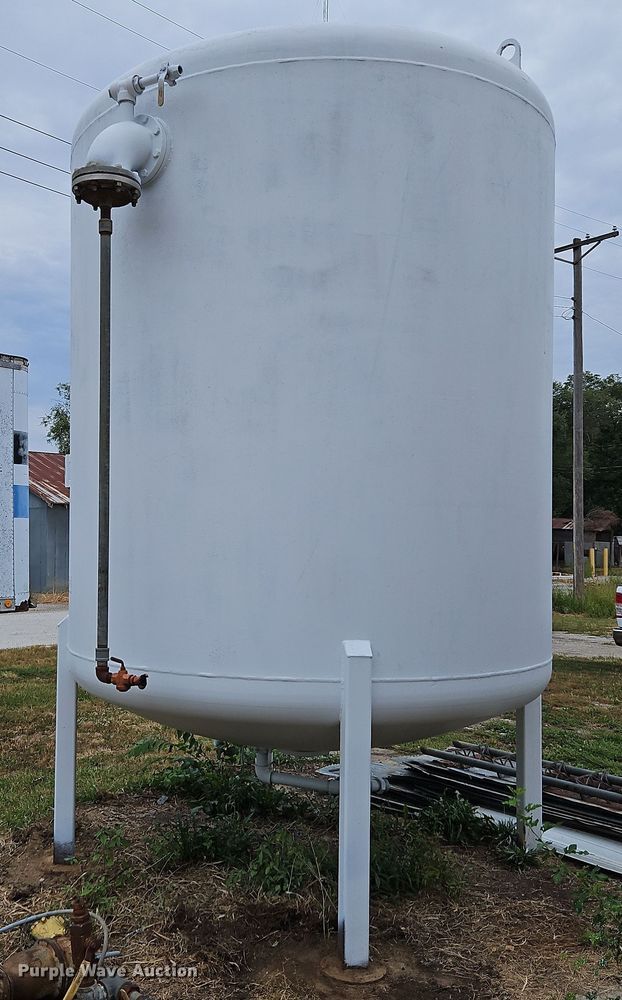 image for item DP2419 1984 Western Filter Co.  pressure tank