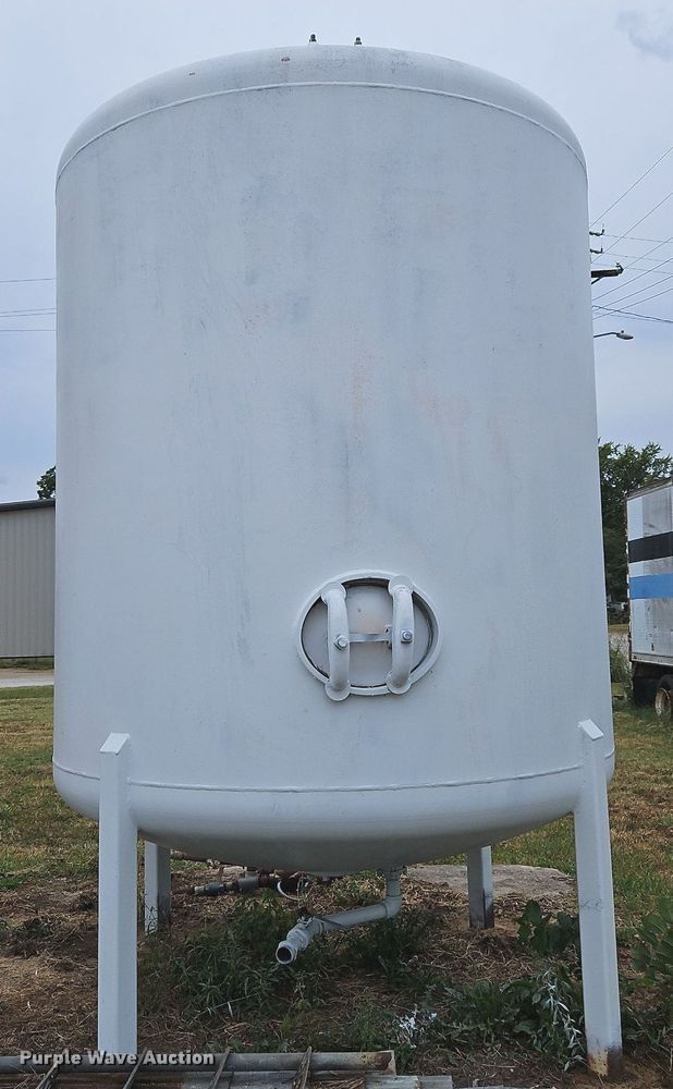 image for item DP2419 1984 Western Filter Co.  pressure tank