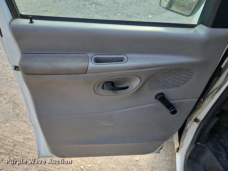 image for item DP2433 2000 Ford E350 Super Duty  van