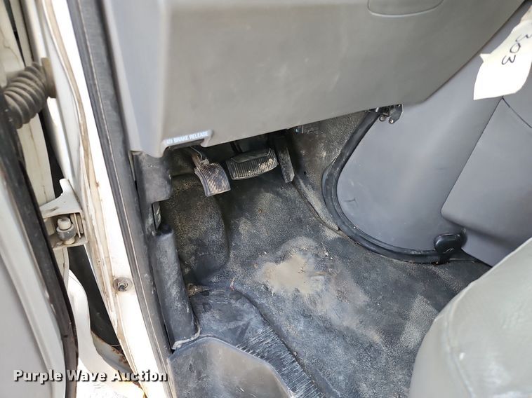 image for item DP2433 2000 Ford E350 Super Duty  van