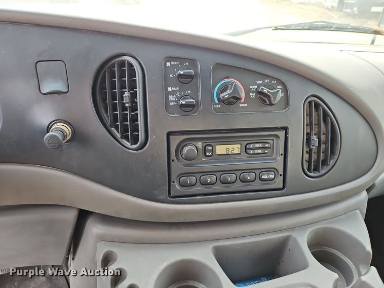 image for item DP2433 2000 Ford E350 Super Duty  van