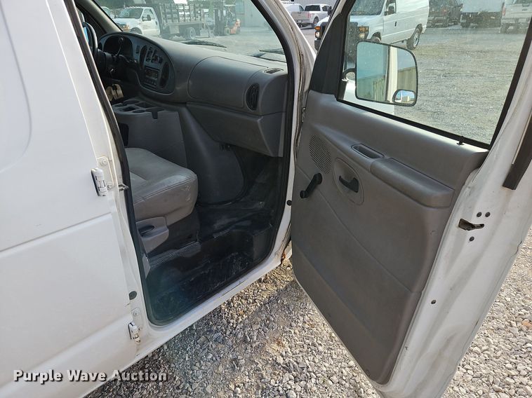 image for item DP2433 2000 Ford E350 Super Duty  van