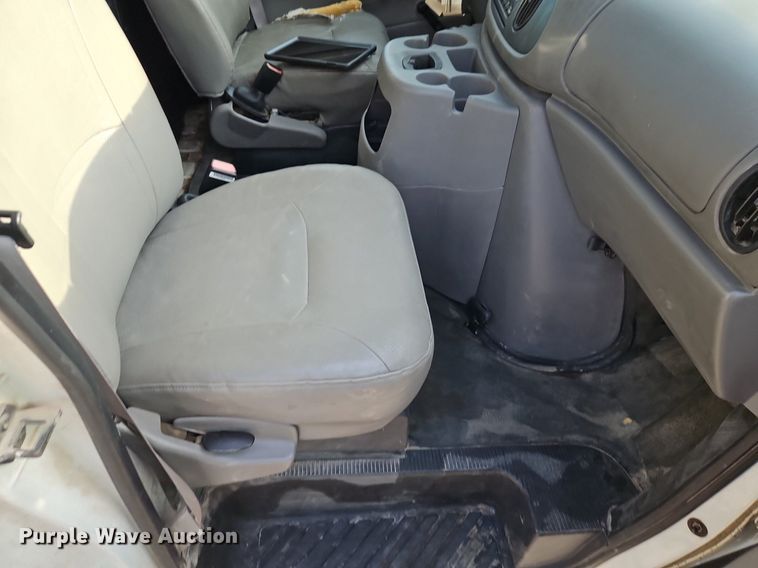 image for item DP2433 2000 Ford E350 Super Duty  van