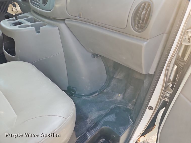 image for item DP2433 2000 Ford E350 Super Duty  van