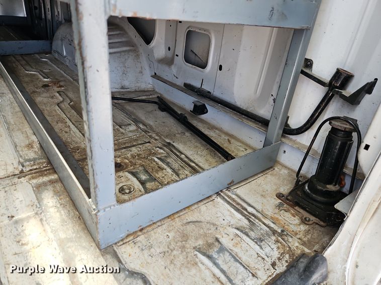 image for item DP2433 2000 Ford E350 Super Duty  van