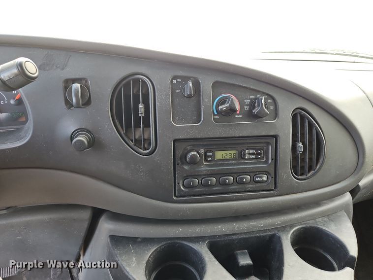 image for item DP2435 2007 Ford E250 Super Duty  van