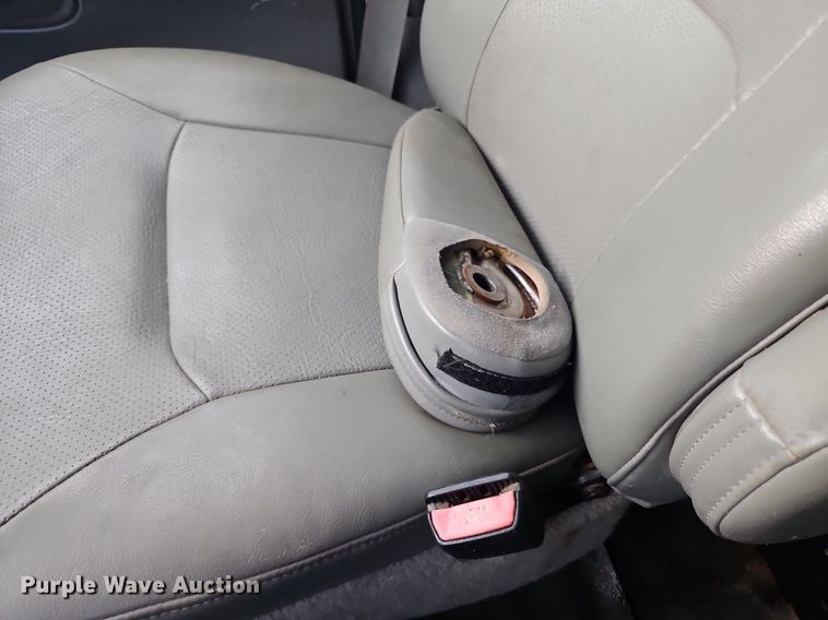 image for item DP2435 2007 Ford E250 Super Duty  van