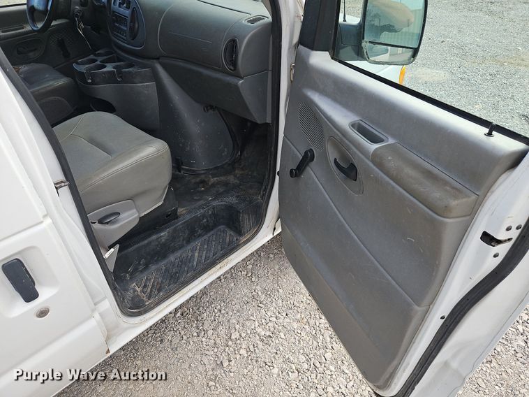 image for item DP2435 2007 Ford E250 Super Duty  van